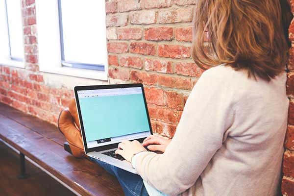 Naye Earbuds 2025: Ekdum Zabardast Wireless Audio ka Scene!